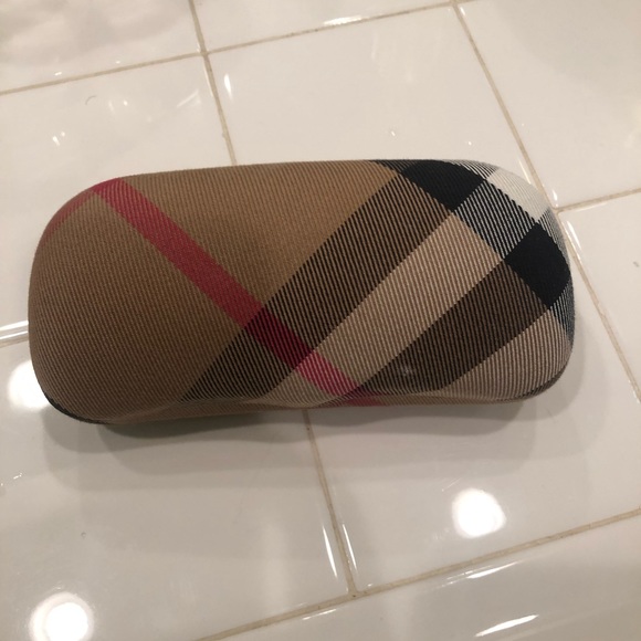 Burberry glasses case and cleaning cloth - Picture 3 of 3
